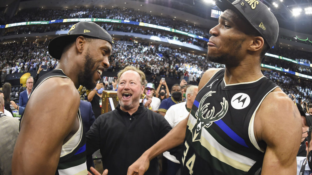 英雄-包含风云突变密尔沃基雄鹿窗口期队长鼓劲，德国杯版图或变，质疑声仍在，身体对抗强度拉满的词条