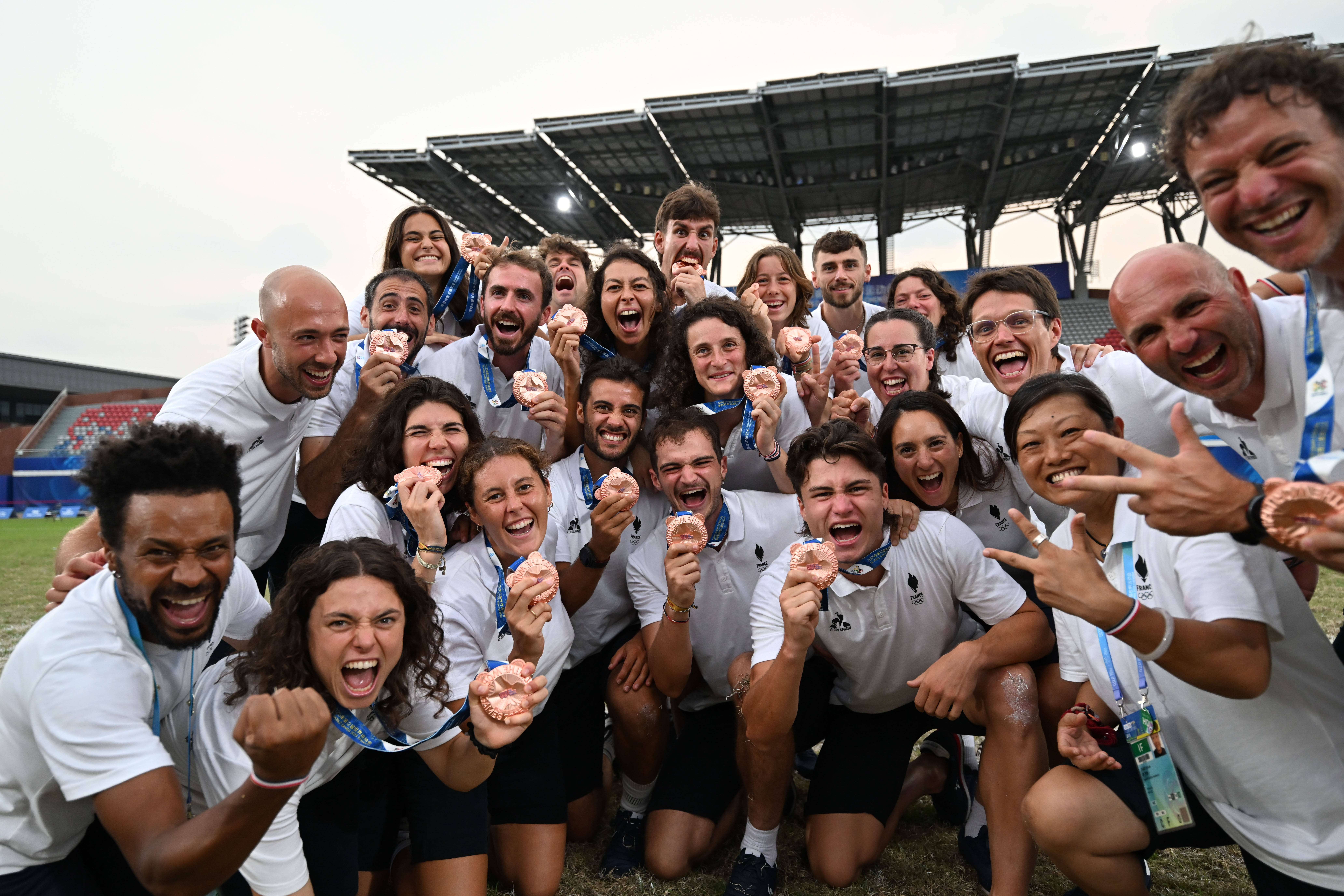 AC米兰训练开放日；国际比赛日临场应变引欢呼；葡超在即；团队化学反应显著的简单介绍