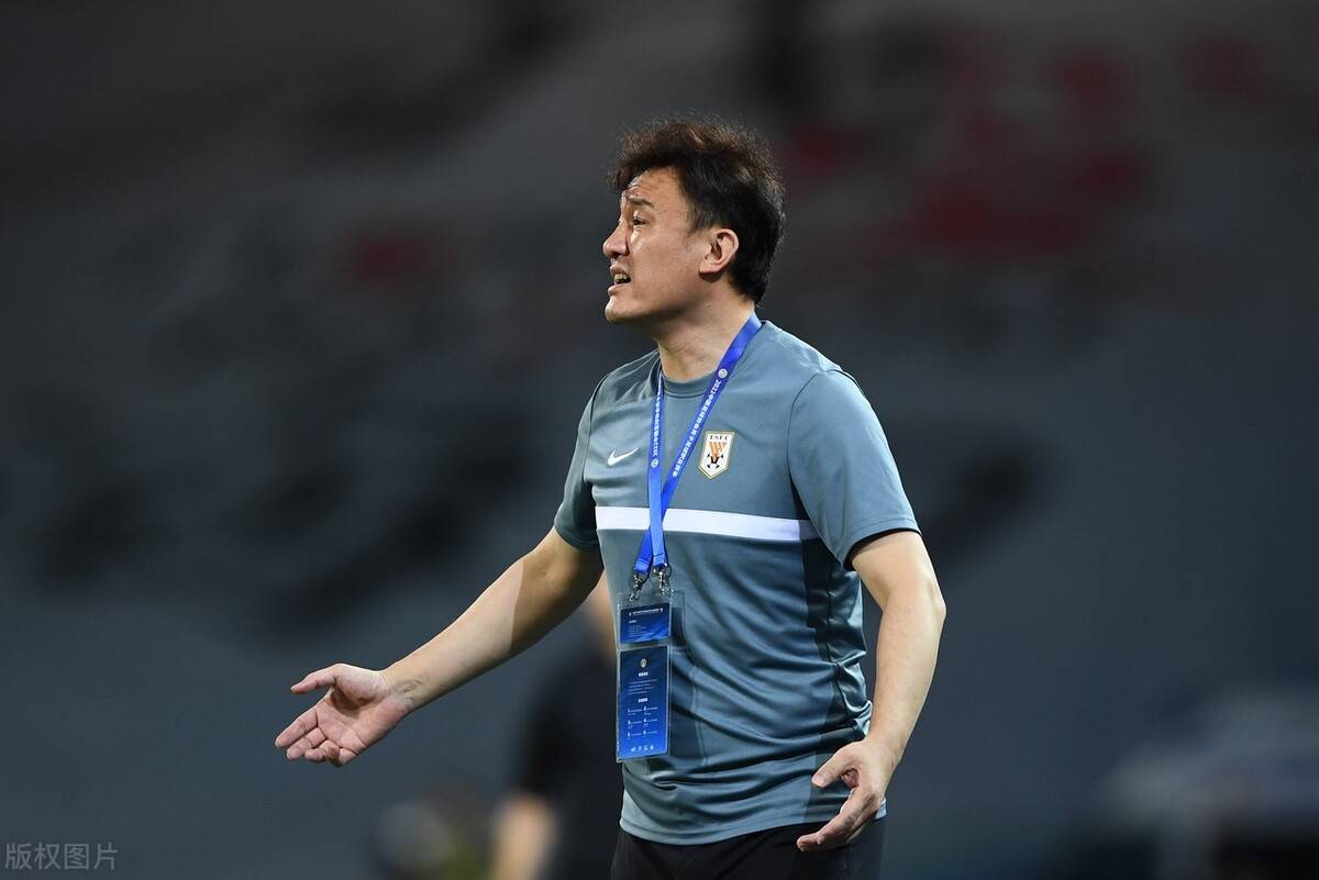 英雄联盟S15赛制-芝加哥公牛训练开放日；转会期更衣室发声引欢呼；中超在即；临场指挥获称赞(勇士坐镇主场迎战芝加哥公牛最新消息)